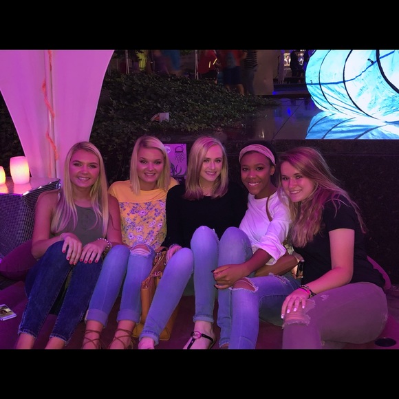 Meet your Posher, Katie - Picture 1 of 1